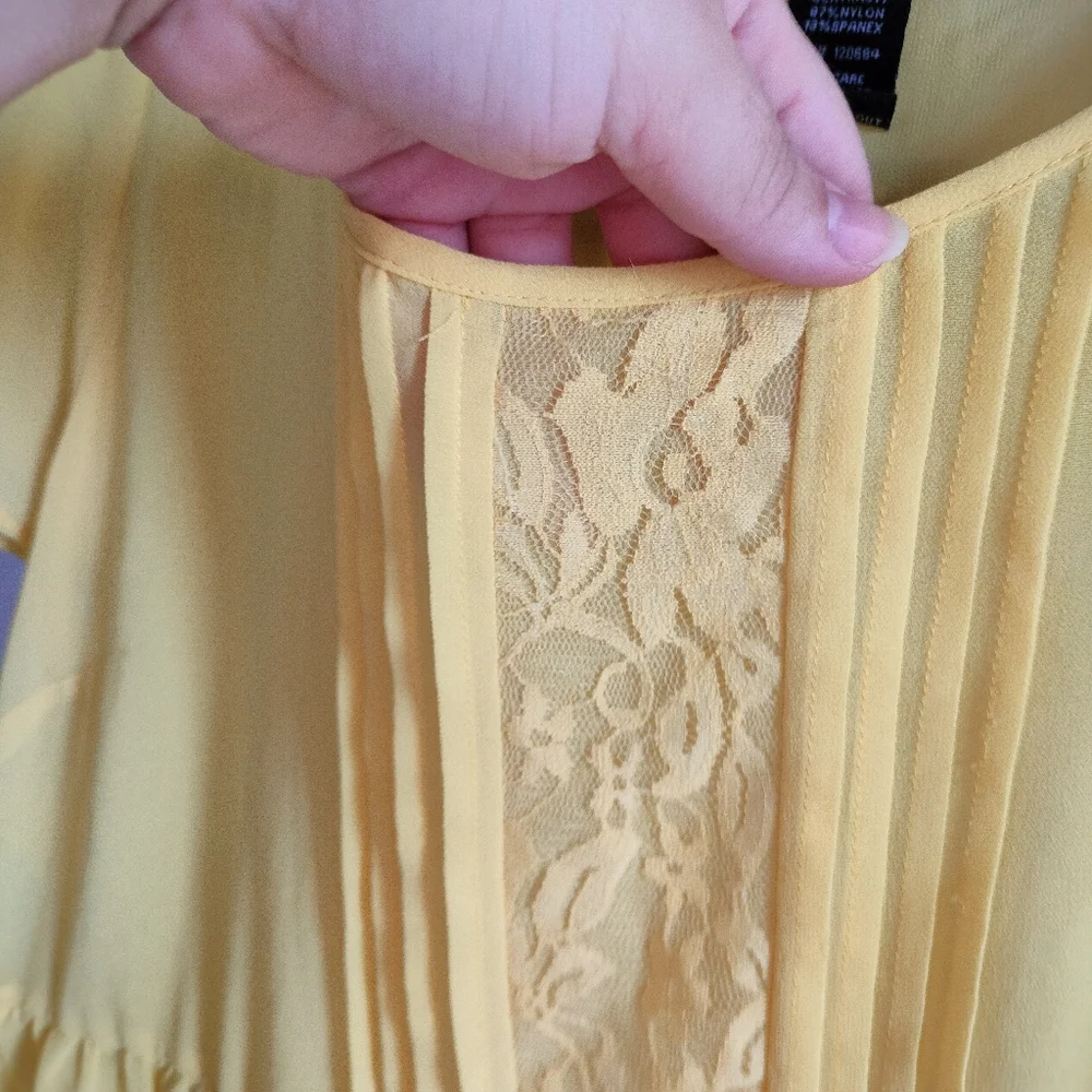 Plus Peplum Lace Flowy Top - Picture 7 of 15